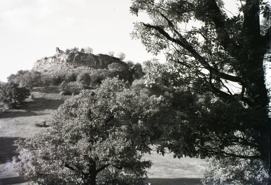 File:Buják 1929, várrom. Fortepan 95385.jpg