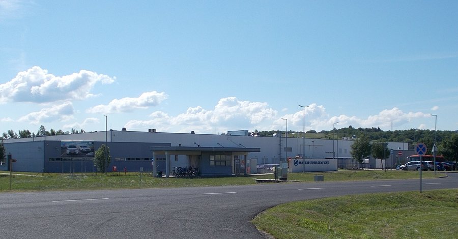 File:Industrial Park Magyar Toyo Seat, 2020 Nyergesújfalu (resized).jpg